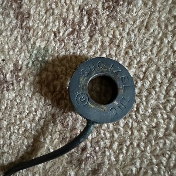 Vintage Quoizel Collectibles scrolling vines w cream glass shades set of 2 - Picture 15 of 16